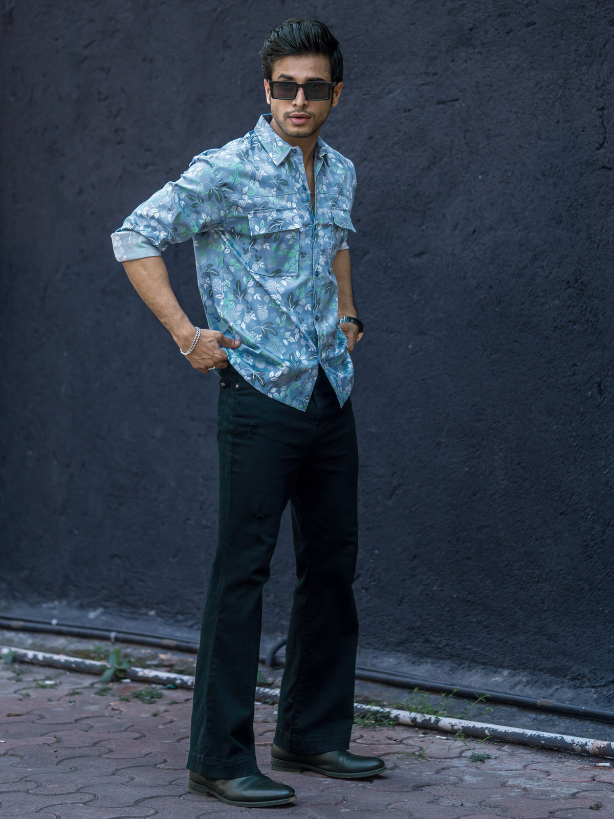 Blue half sleeve double pocket leaf shirt for men - view 5