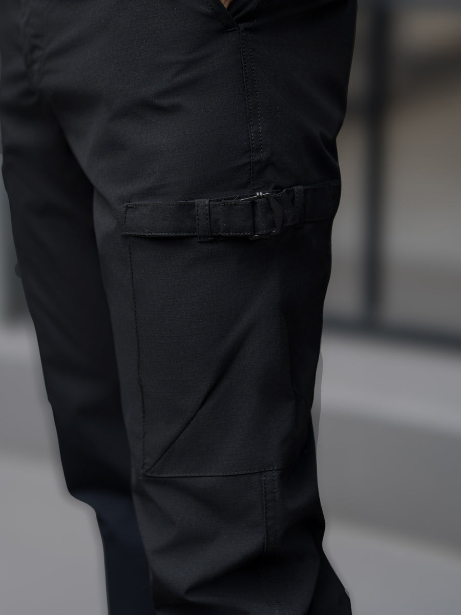 Black submarine buckle pocket cargo pants for men - view 2