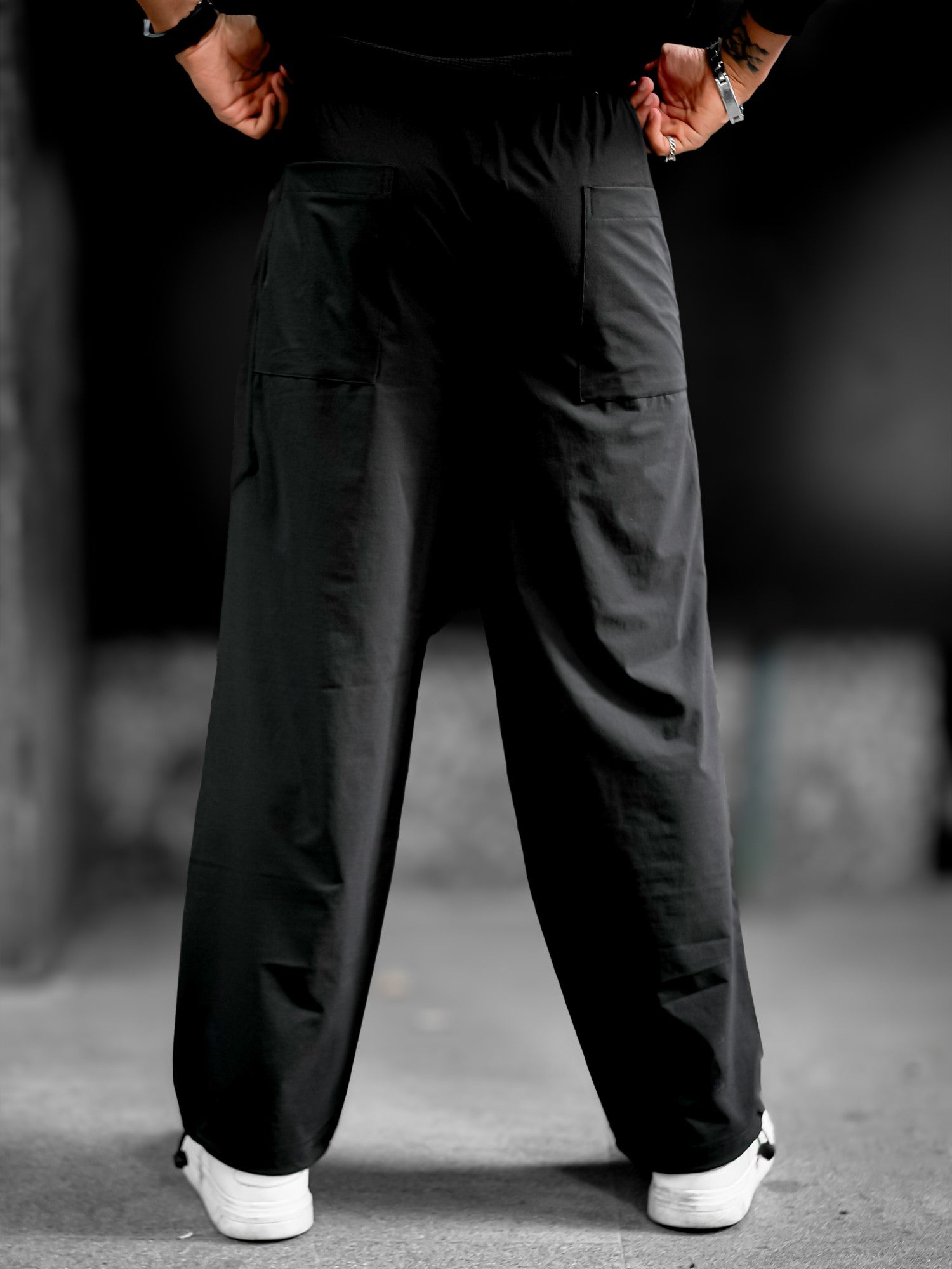 Parallel Fit Black Pant